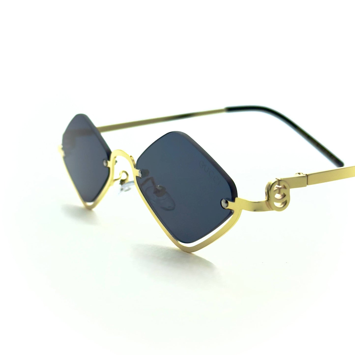 Gucci GG Diamond – Gold / Black
